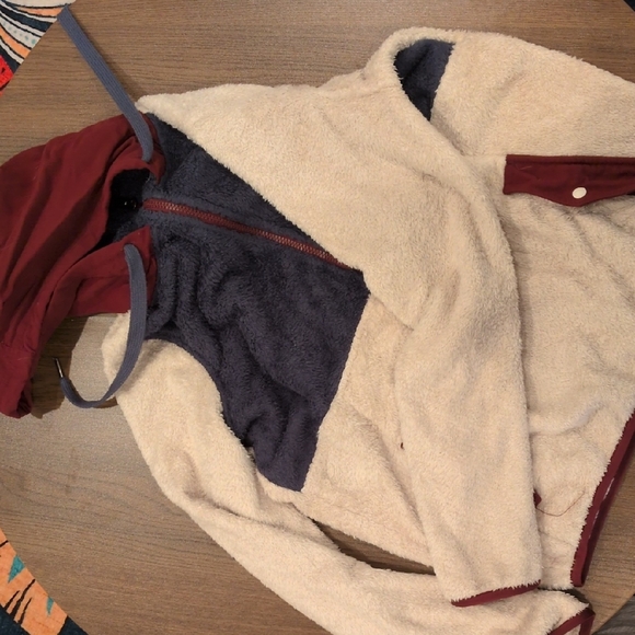 Marmot Navy and Cream Fleece Ski Jacket - Picture 4 of 5